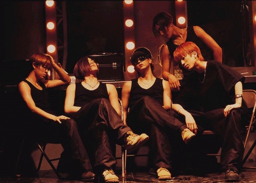 HOT_PromoDressingRoom_kpopweekly